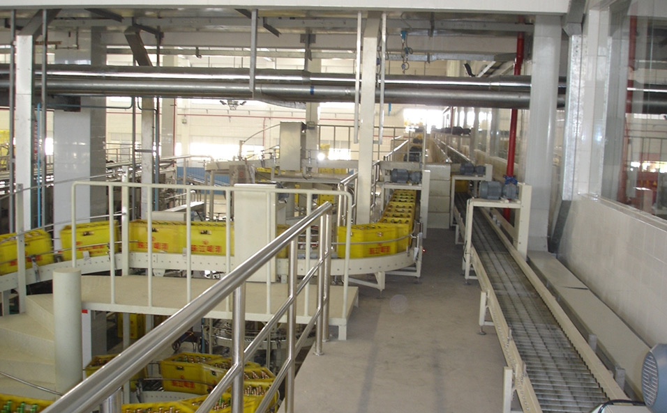 Beer crate conveyor system
