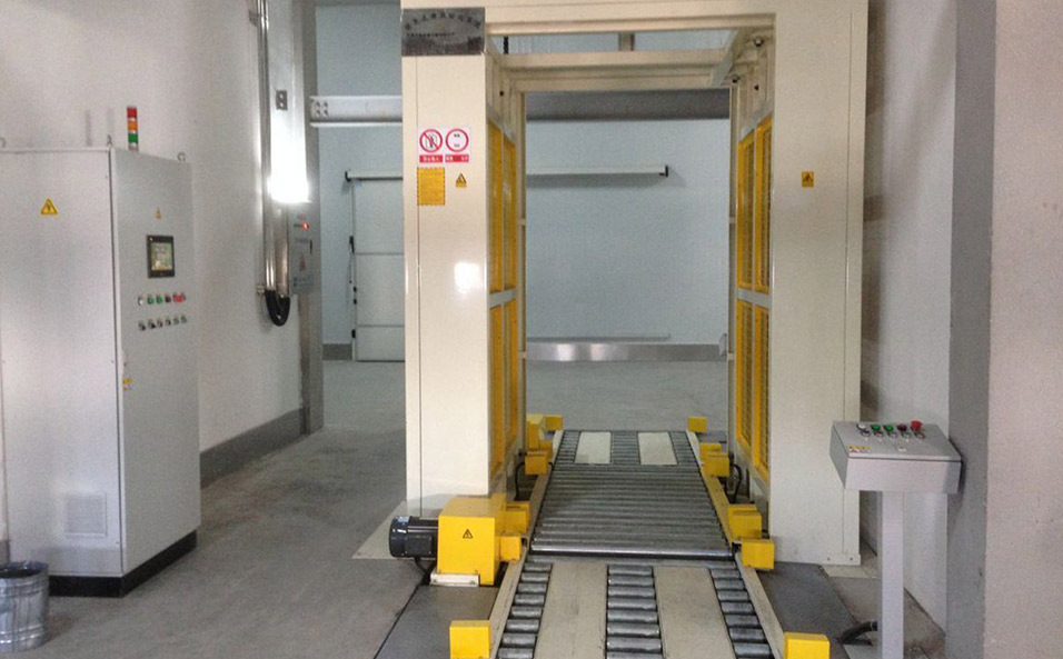 Cold storage reciprocating elevator