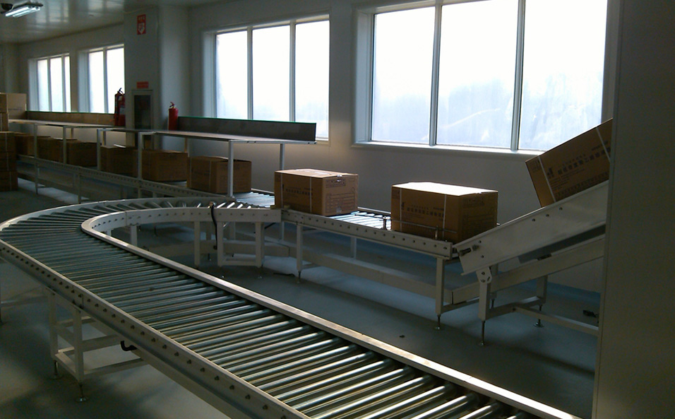 Infusion device finished box conveying into the warehouse system