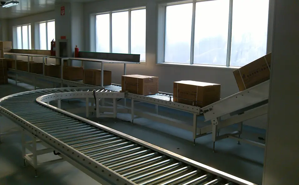 Infusion device finished box conveying into the warehouse system